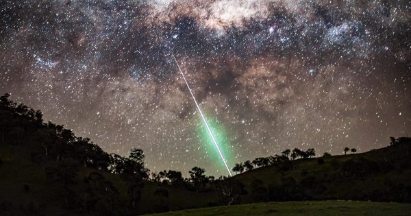 Earth is about to run into debris from Halley's Comet: here's when Canberra can see it happen