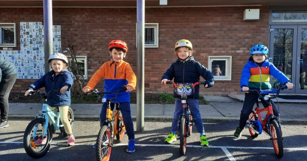 Training wheels on or off? Canberra coach gives tips on teaching your kid to ride a bike